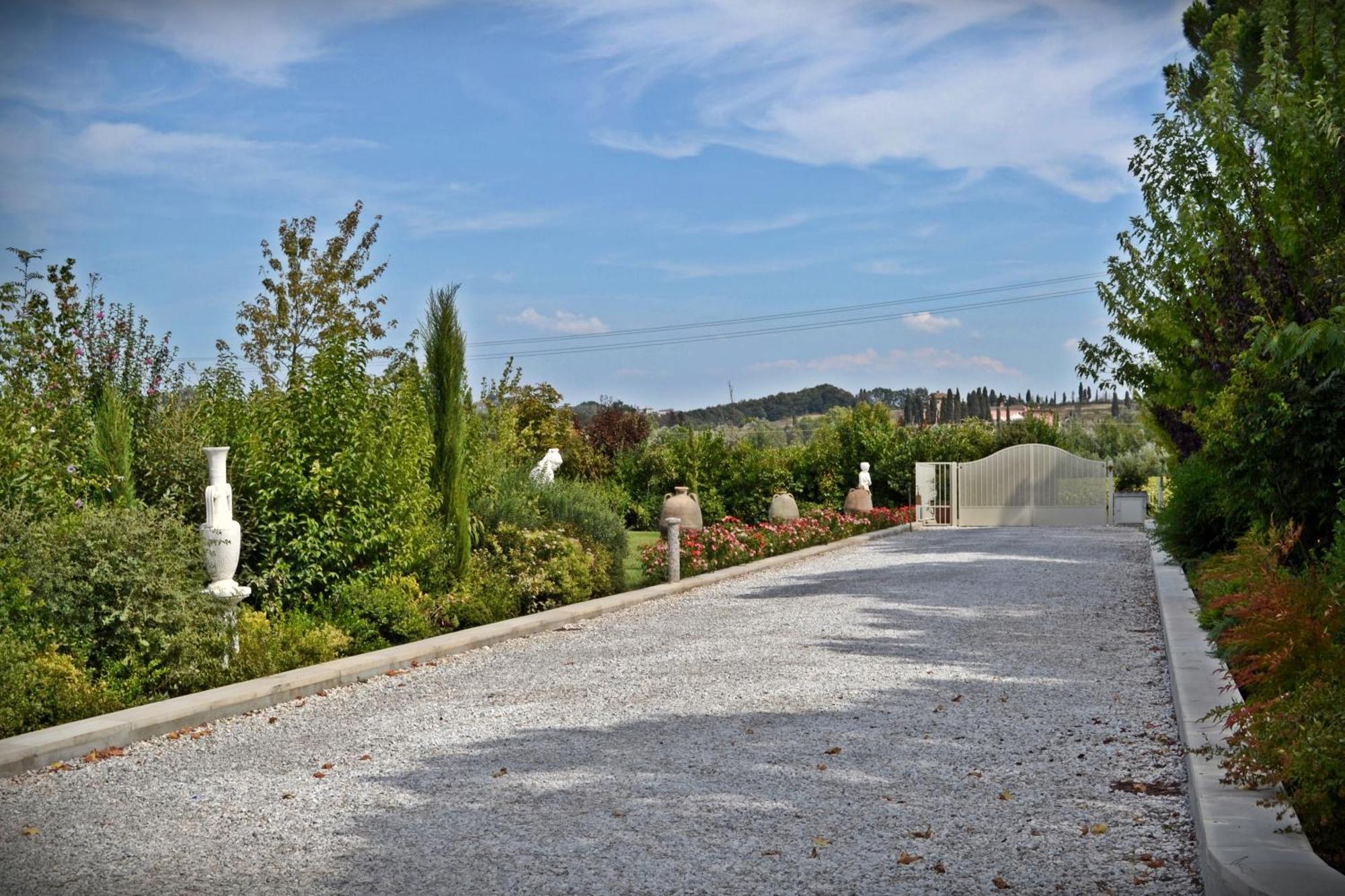 Cevoli Country Resort Lari Εξωτερικό φωτογραφία